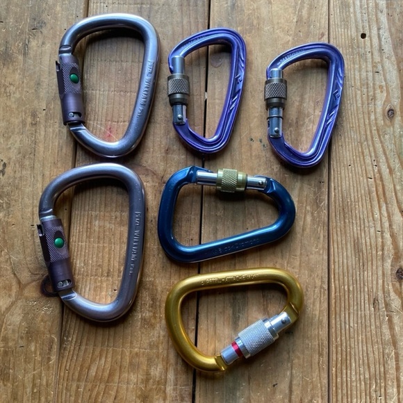 ON HOLD forClimbing Lot Arc’teryx Harnesses Petzl Belay Carbiners La Sportiva - Picture 2 of 11